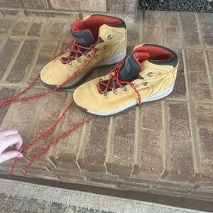 Columbia Men’s Tan Hiking Boots with Red Laces